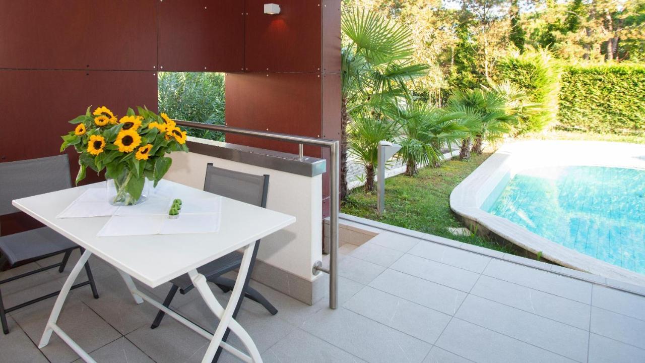 Villa Riva Beachfront Линяно Сабиадоро Екстериор снимка
